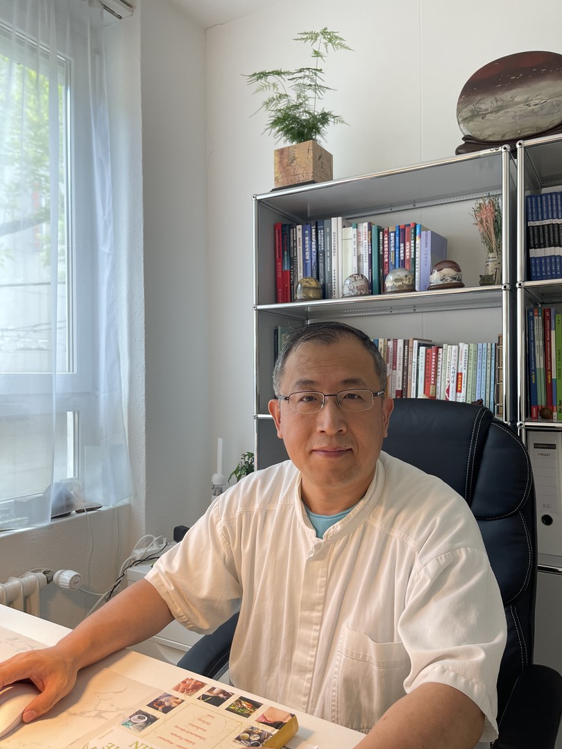 Herr Xinbo Tai – TCM Therapeut